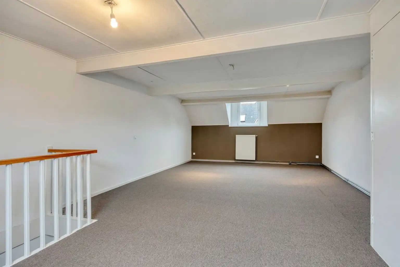 Prachtig gerenoveerde stadswoning met 3 slaapkamers en zuidgerichte tuin, op wandelafstand van het centrum van Maaseik. foto 28