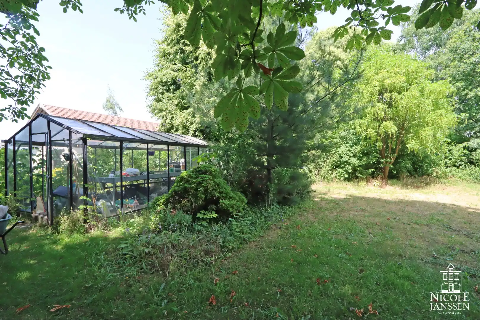 Verrassend ruime gezinswoning met prachtige diepe tuin foto 32