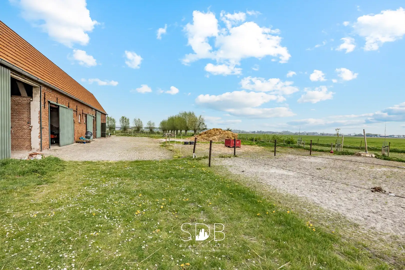 Landelijke woning met authentiek gastenhuis, stalgebouw, graslanden en buitenpiste op 20.285m² foto 40