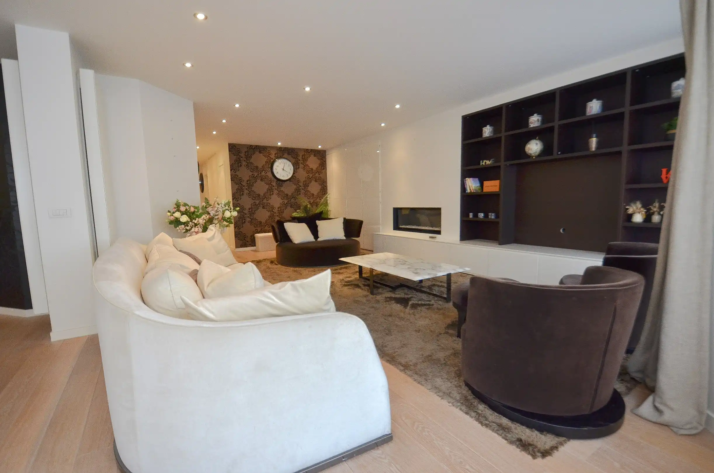 Topaanbieding – Uitzonderlijk ruim appartement in stijlvolle residentie. foto 14