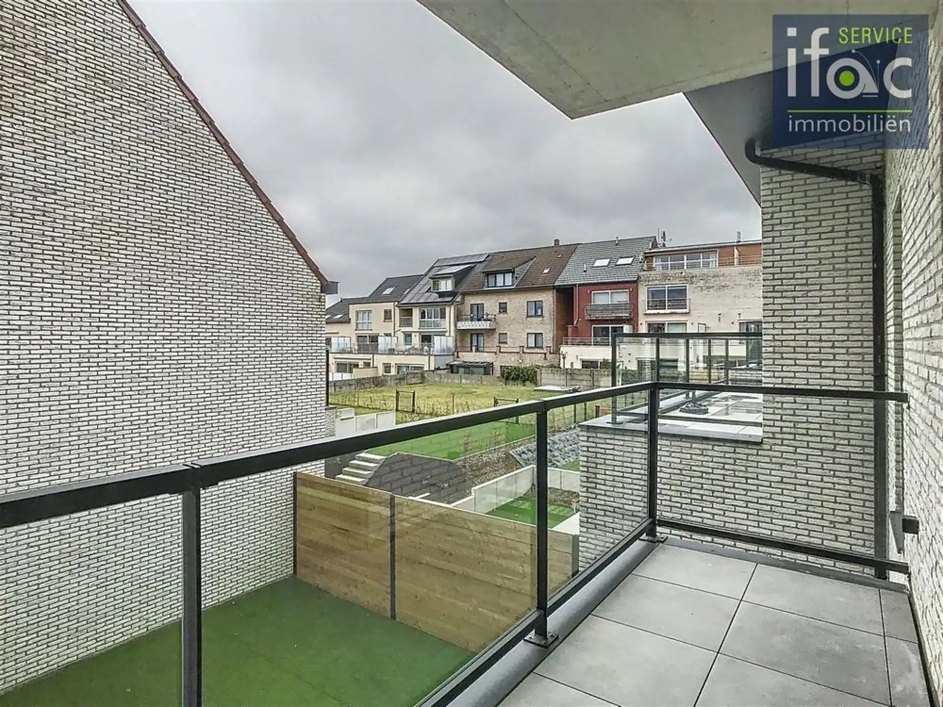 Modern en ruim appartement foto 3