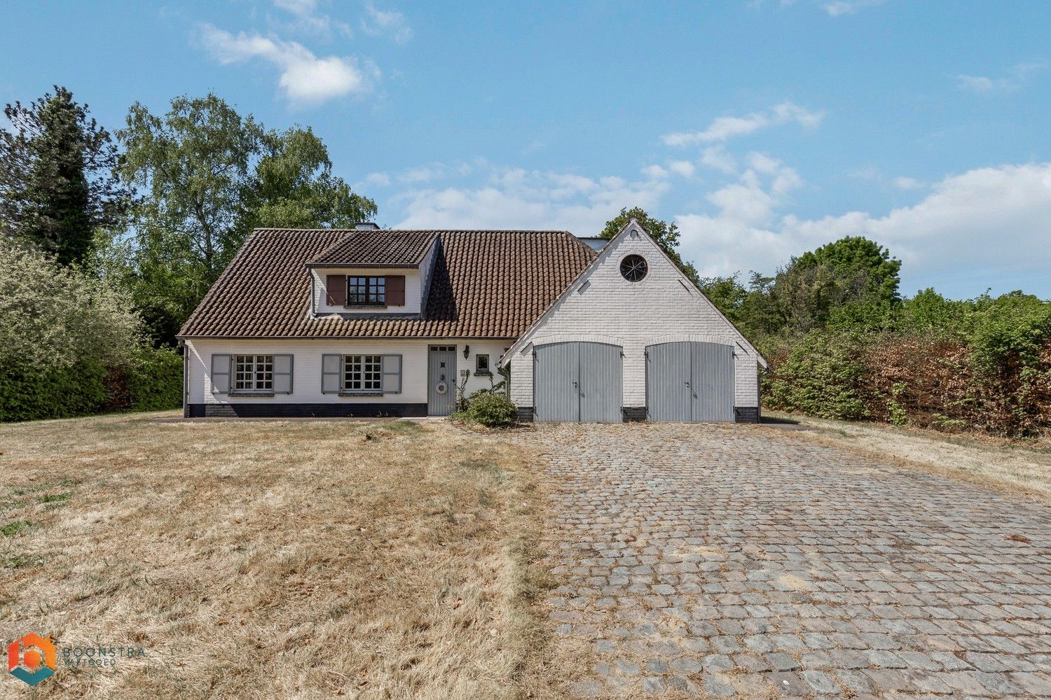 Landelijke Villa gelegen in groene omgeving met veel potentieel foto 24