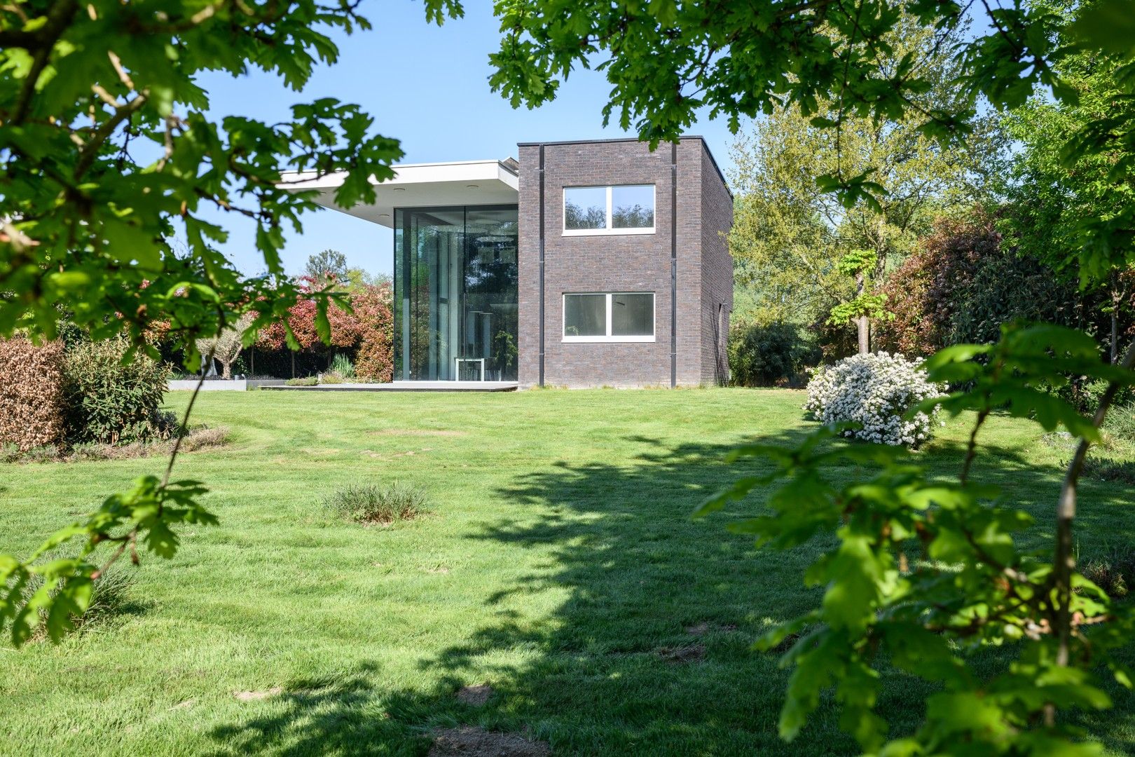 Zeer ruime, moderne en luxueuze villa foto {{pictureIndex}}