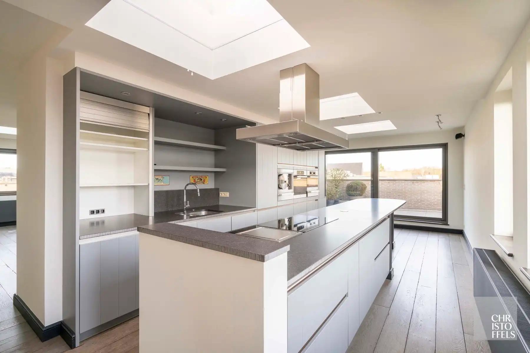 Luxe penthouse van 239m² met 34m² terrassen in hartje Zutendaal! foto 12