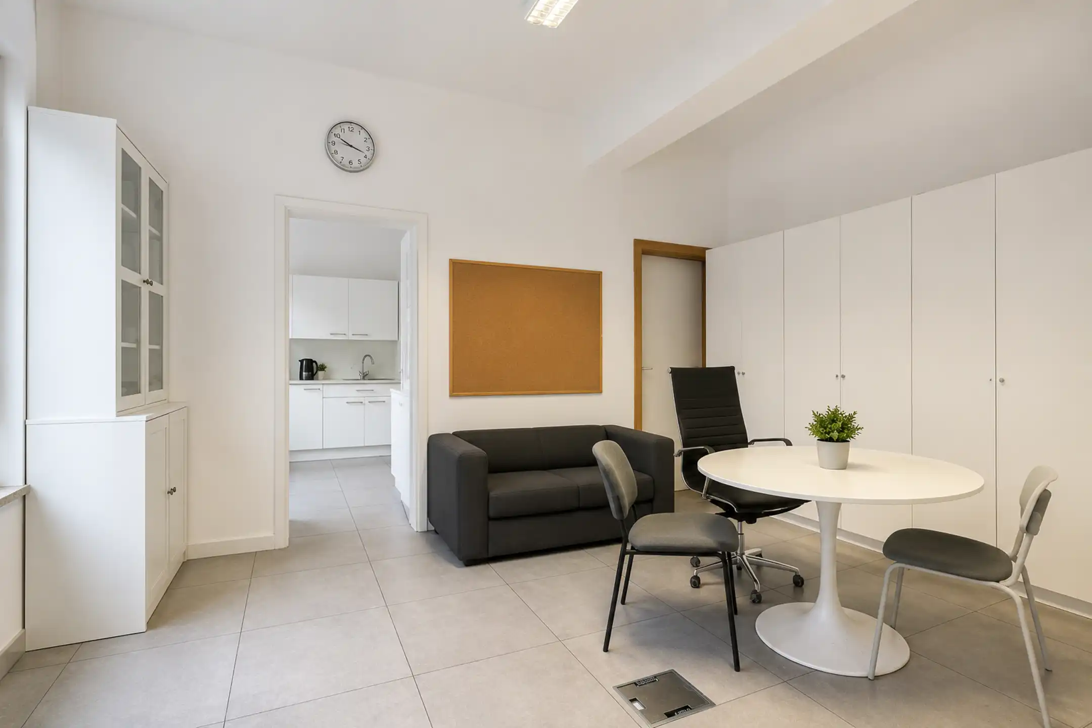 Handelsgelijkvloers te koop op toplocatie in Drogenbos foto 5