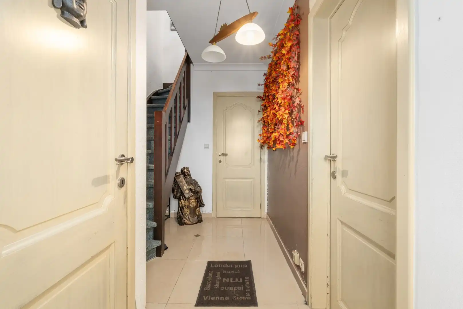 Charmante rijwoning met zonnig terras, wellnessruimte en garagebox in de Vicognewijk foto 12