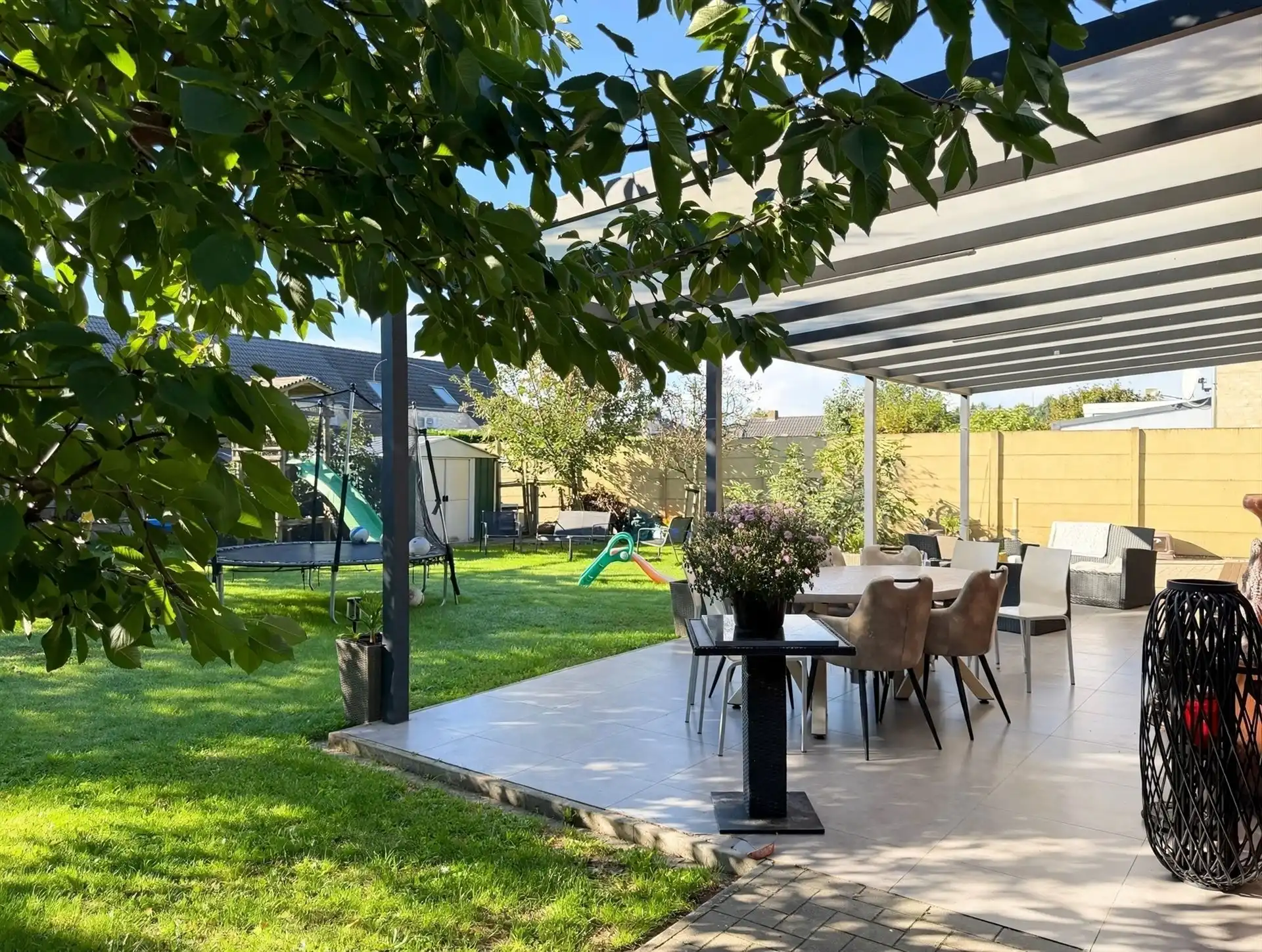 Vrijstaand wonen met 3 slaapkamers, een gezellige tuin en een royaal overdekt terras! foto 3