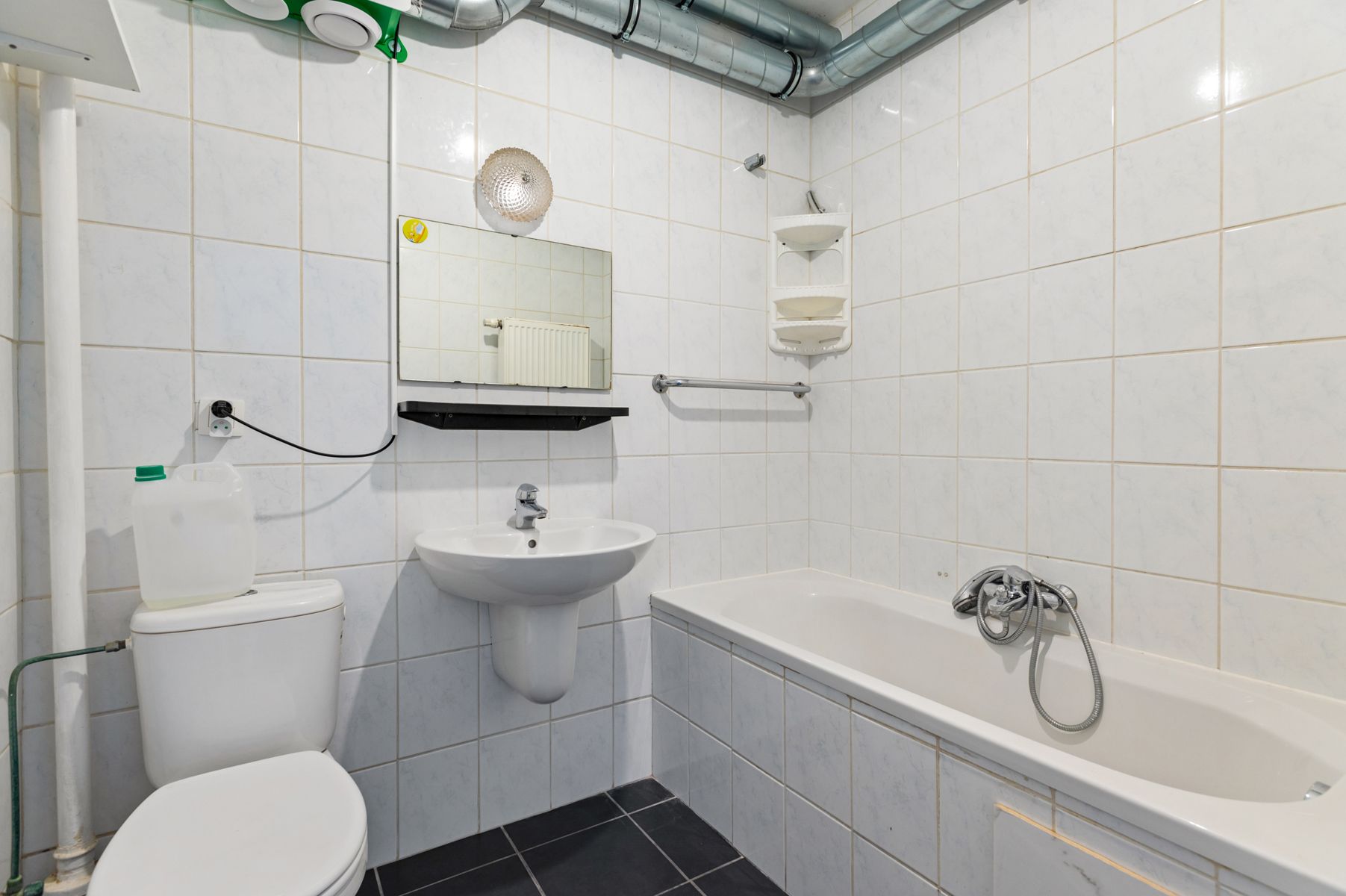 Unieke kans: appartement met tuin, garagebox en berging foto 13
