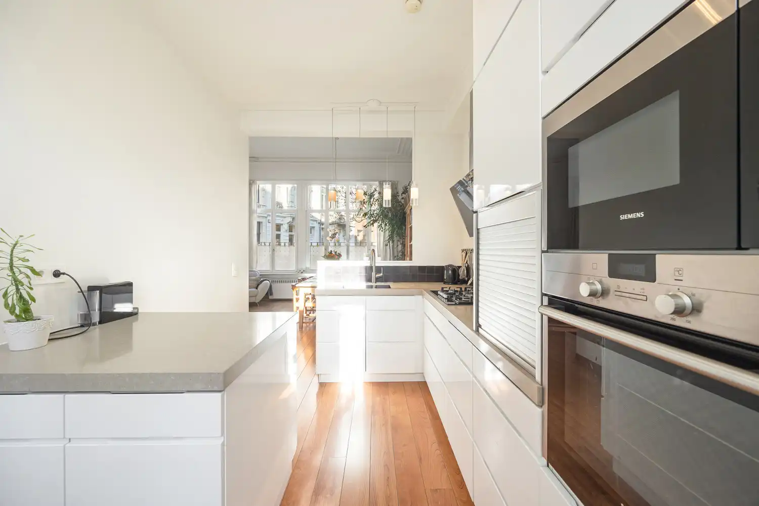 Karaktervolle en lumineuze burgerwoning (262m²) met aangename buitenruimte op hoeklocatie in hartje Zurenborg foto 11