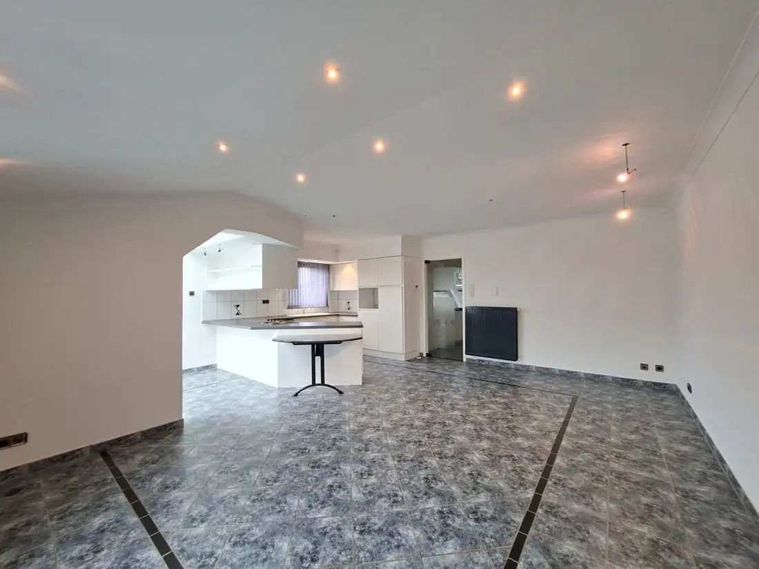 Ruim 3 slaapkamer duplex appartement te Lanaken foto 4