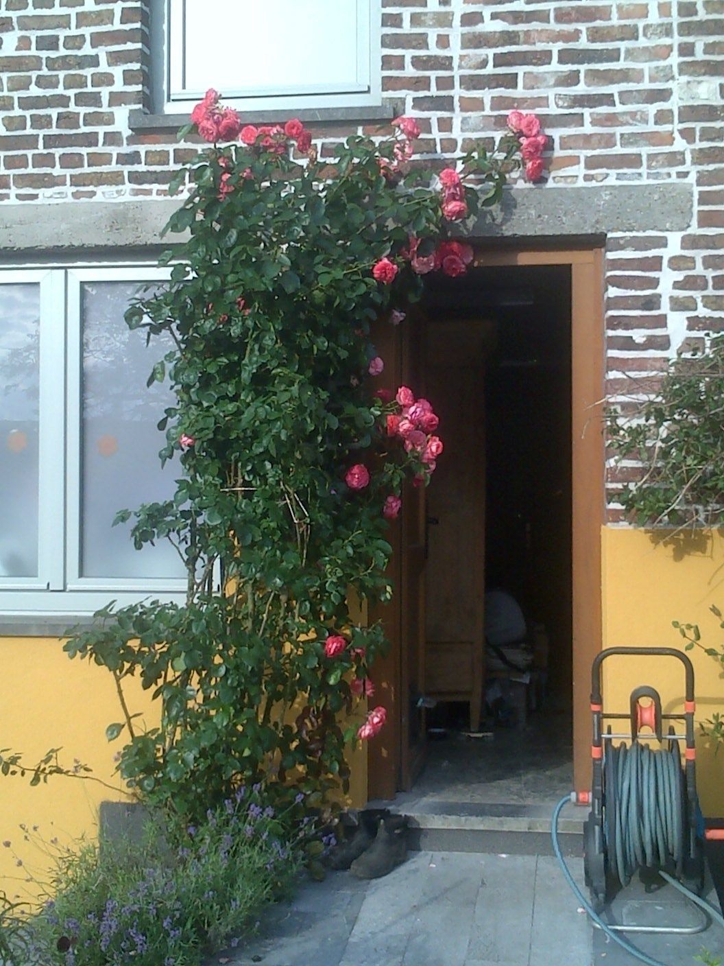 Mooi gelegen woning met tuin/terras, 2 slpks en garage foto 16