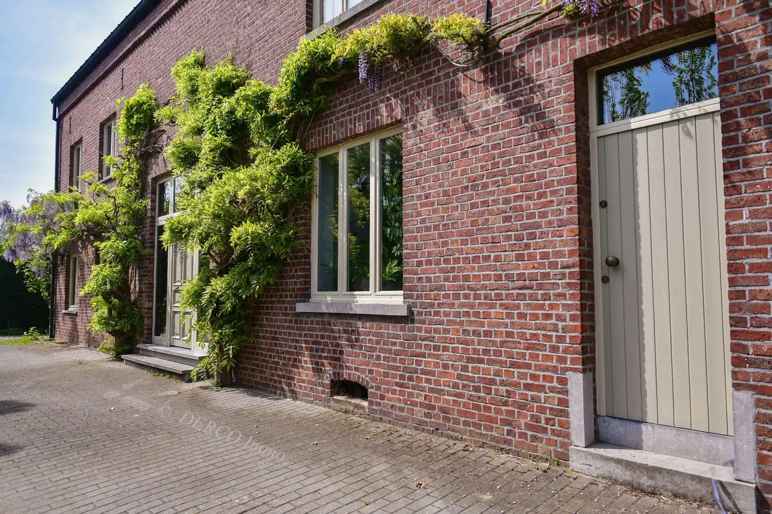 mooi geheel van ruime woning met vrijstaand bijgebouw (zorgwoning, atelier, kantoor, B&B, ....) -  zeer RUSTIGE ligging tussen Leuven, Bierbeek en Hoegaarden foto 2