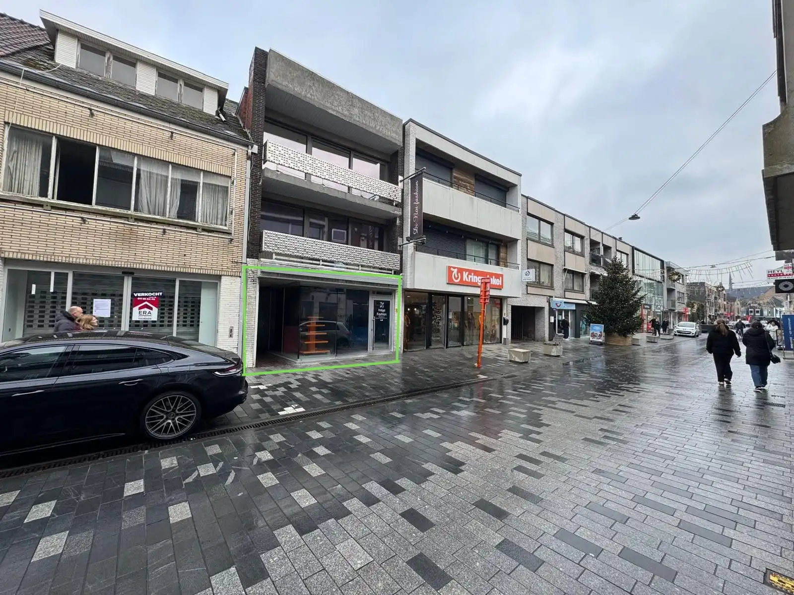 Commercieel handelspand in het centrum van Lommel foto {{pictureIndex}}