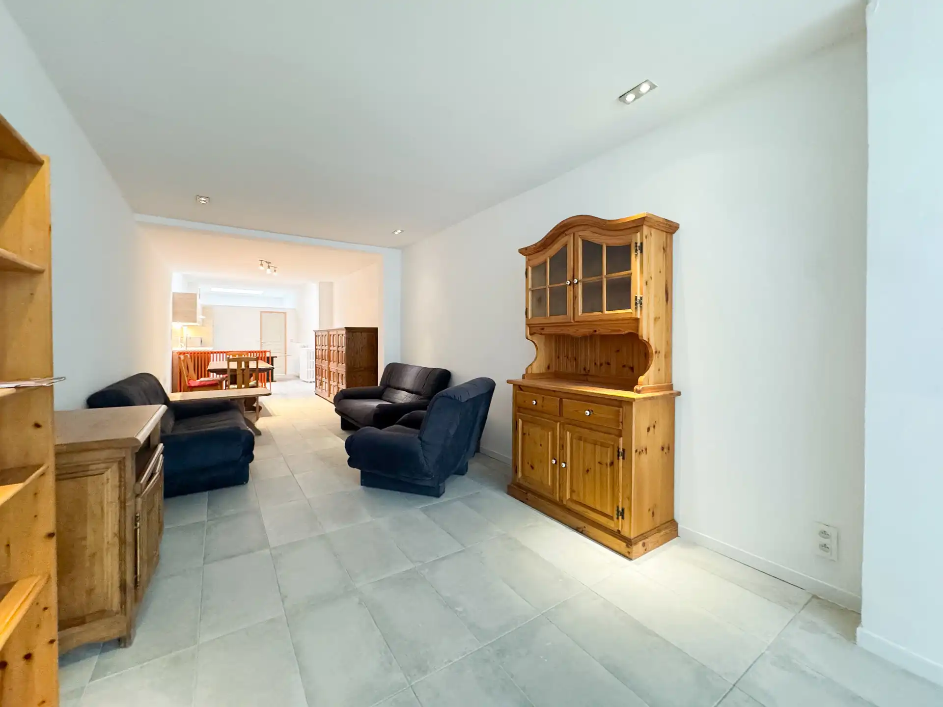 Ruim gelijkvloers pand met talloze mogelijkheden foto 4