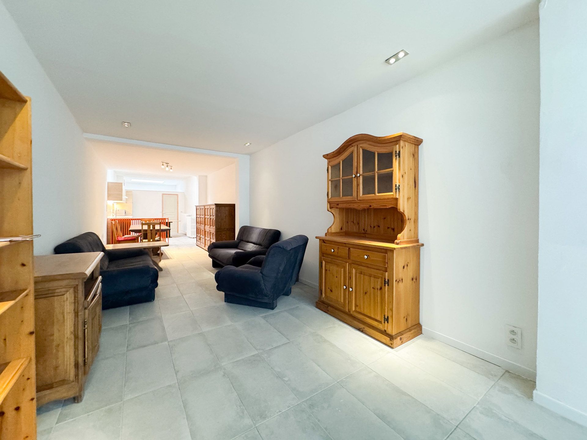 Ruim gelijkvloers pand met talloze mogelijkheden foto 4