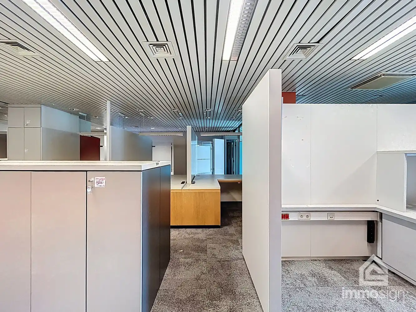 Gelijkvloerse kantoorruime van 243m² langs de Rijksweg foto 18