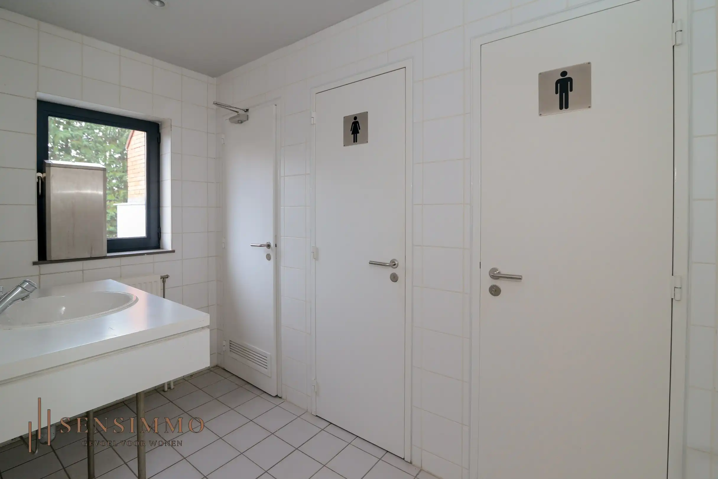 Commerciële handelspand met bovenliggend appartement in hartje Maasmechelen foto 22