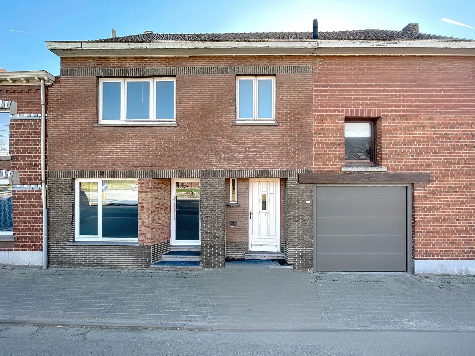 Ruim, gerenoveerd en zuinig huis met praktijk/handelsruimte foto 2