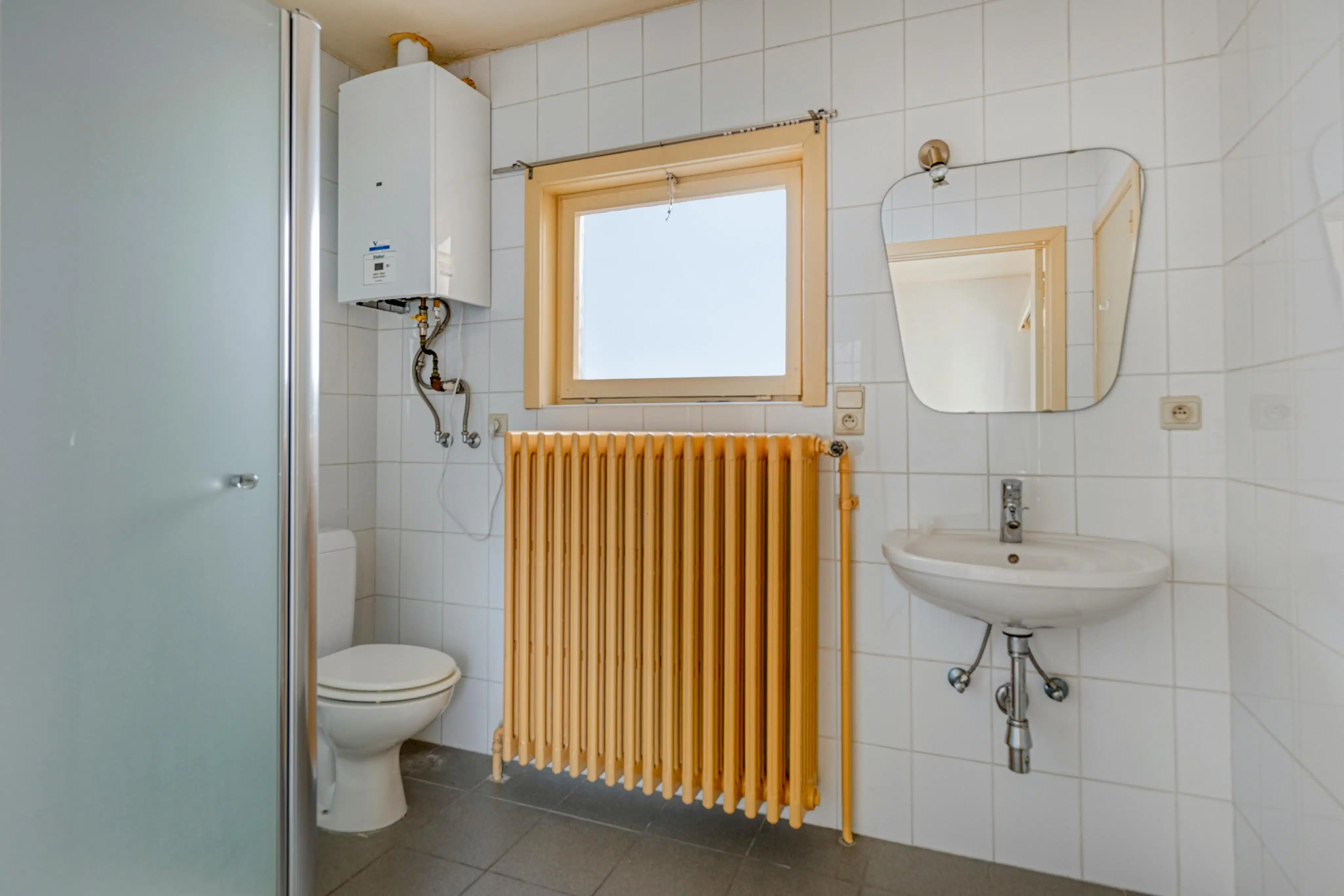 Te renoveren huis met inpandige garage (5) in hartje Brugge foto 11