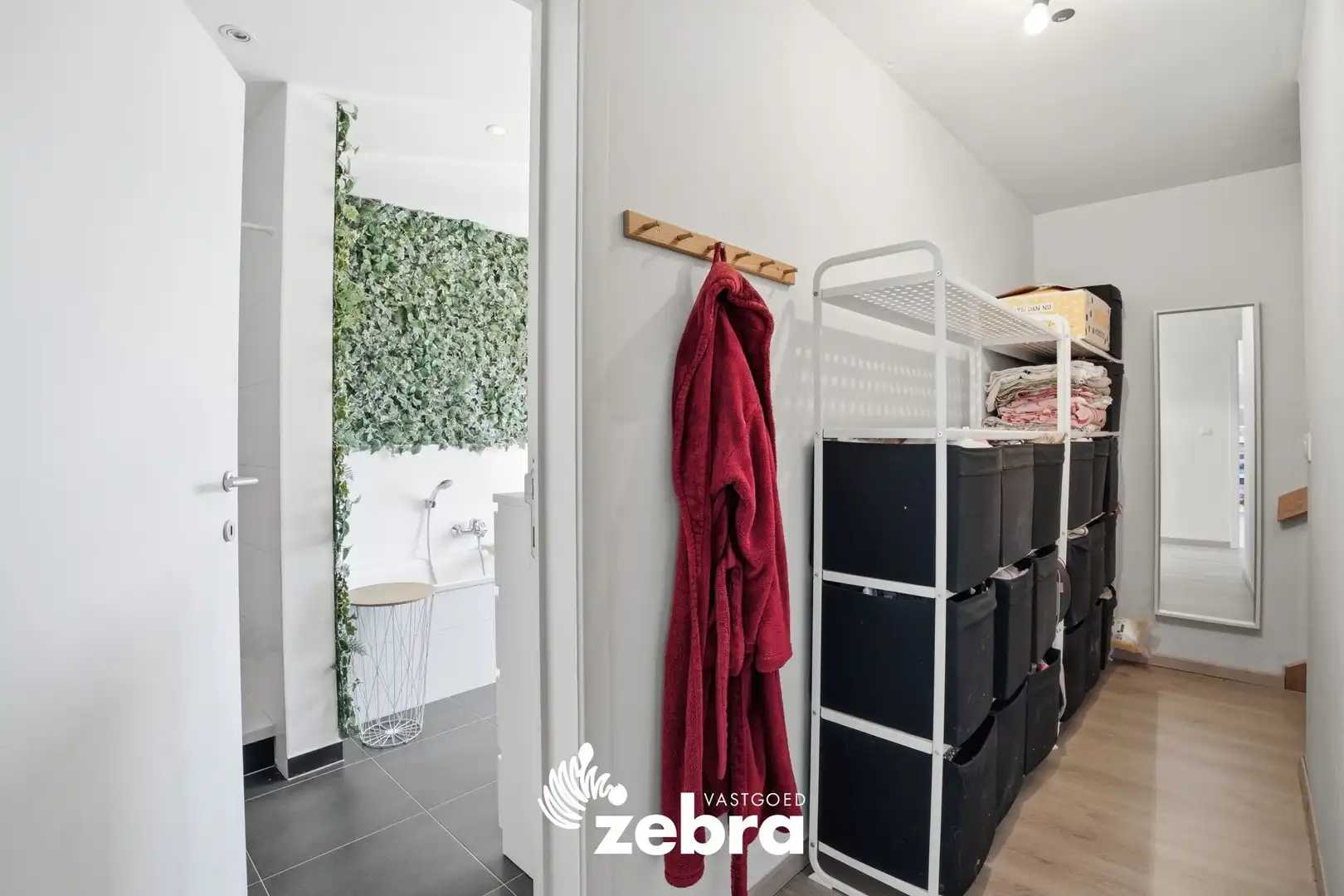 Instapklare, volledig gerenoveerde woning in Tielt met tuin, terras en uitweg! foto 17
