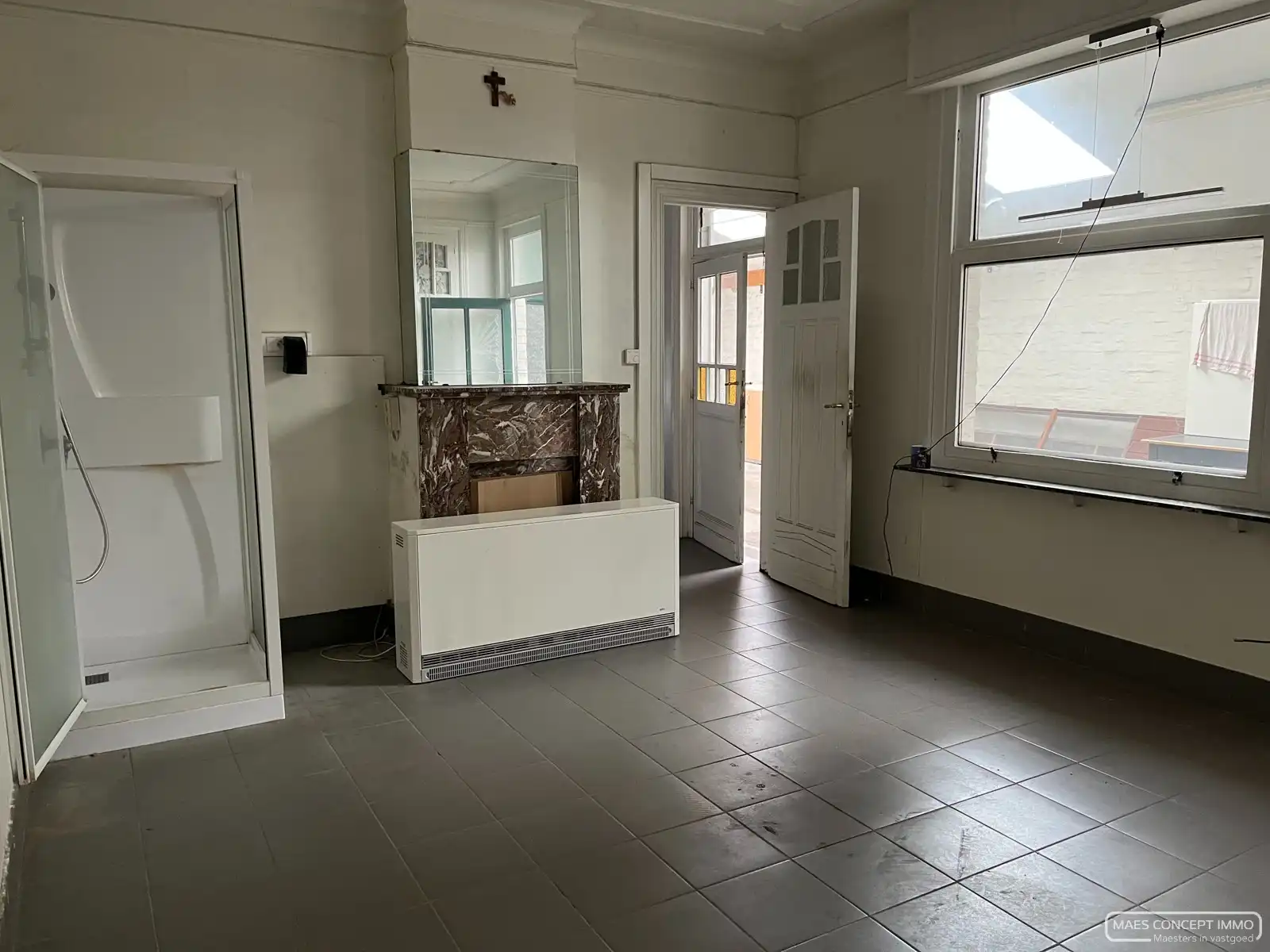 Centraal gelegen handelspand te huur in Anzegem langs drukke invalsweg foto 7