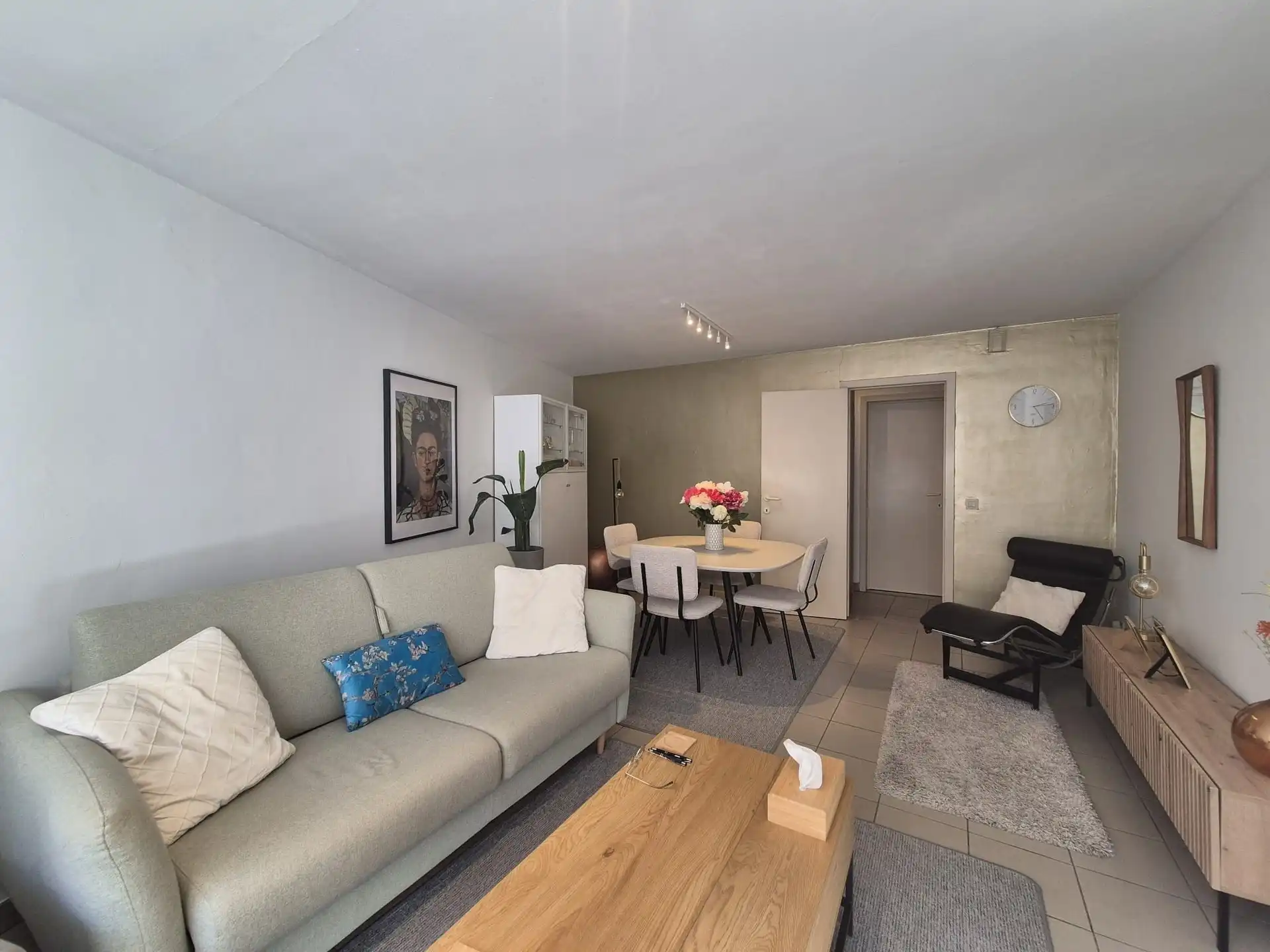 Zeer centraal gelegen appartement met terras. foto 2