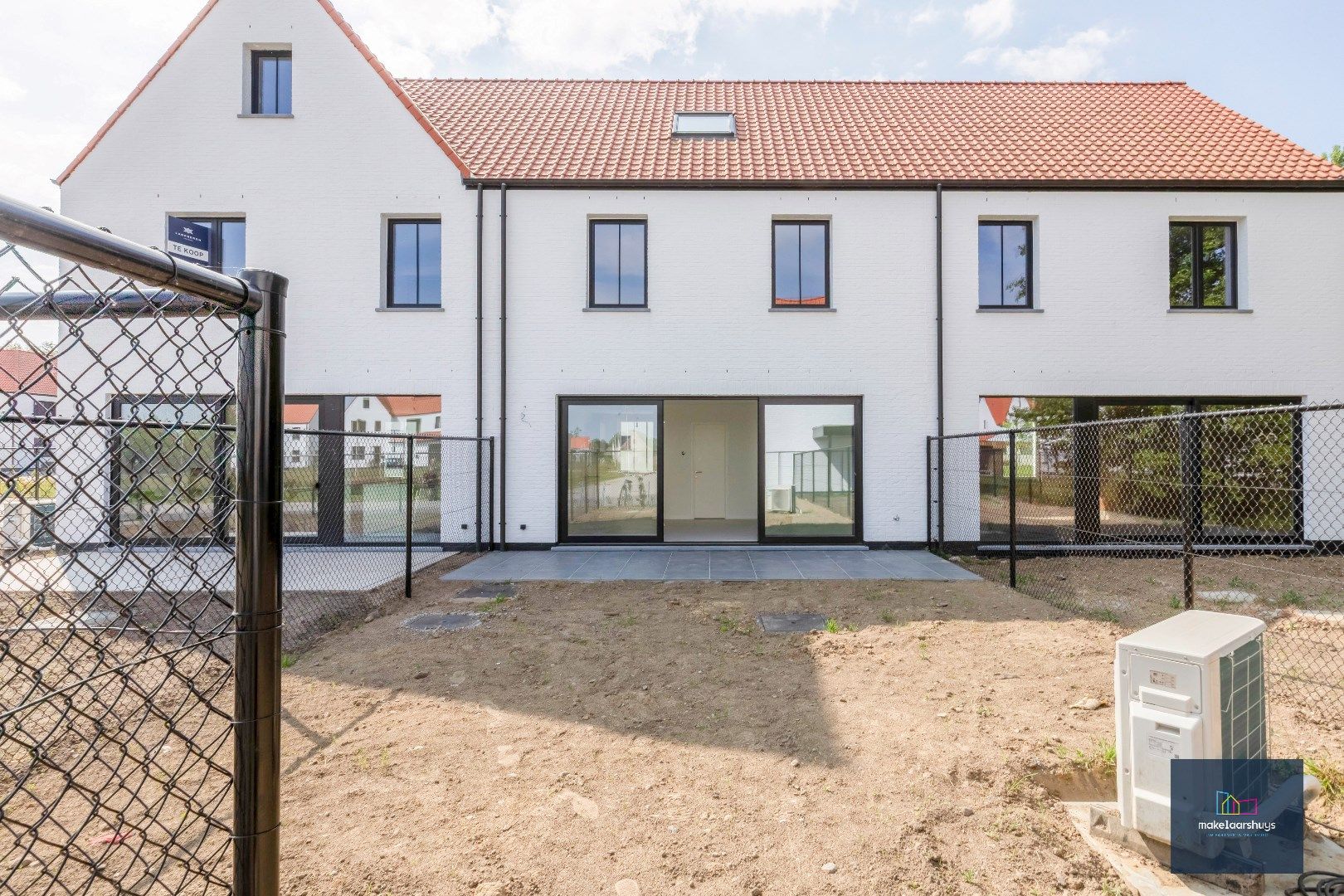 Kwalitatieve Lalys nieuwbouwwoning met tuin en parkeerplaats foto {{pictureIndex}}