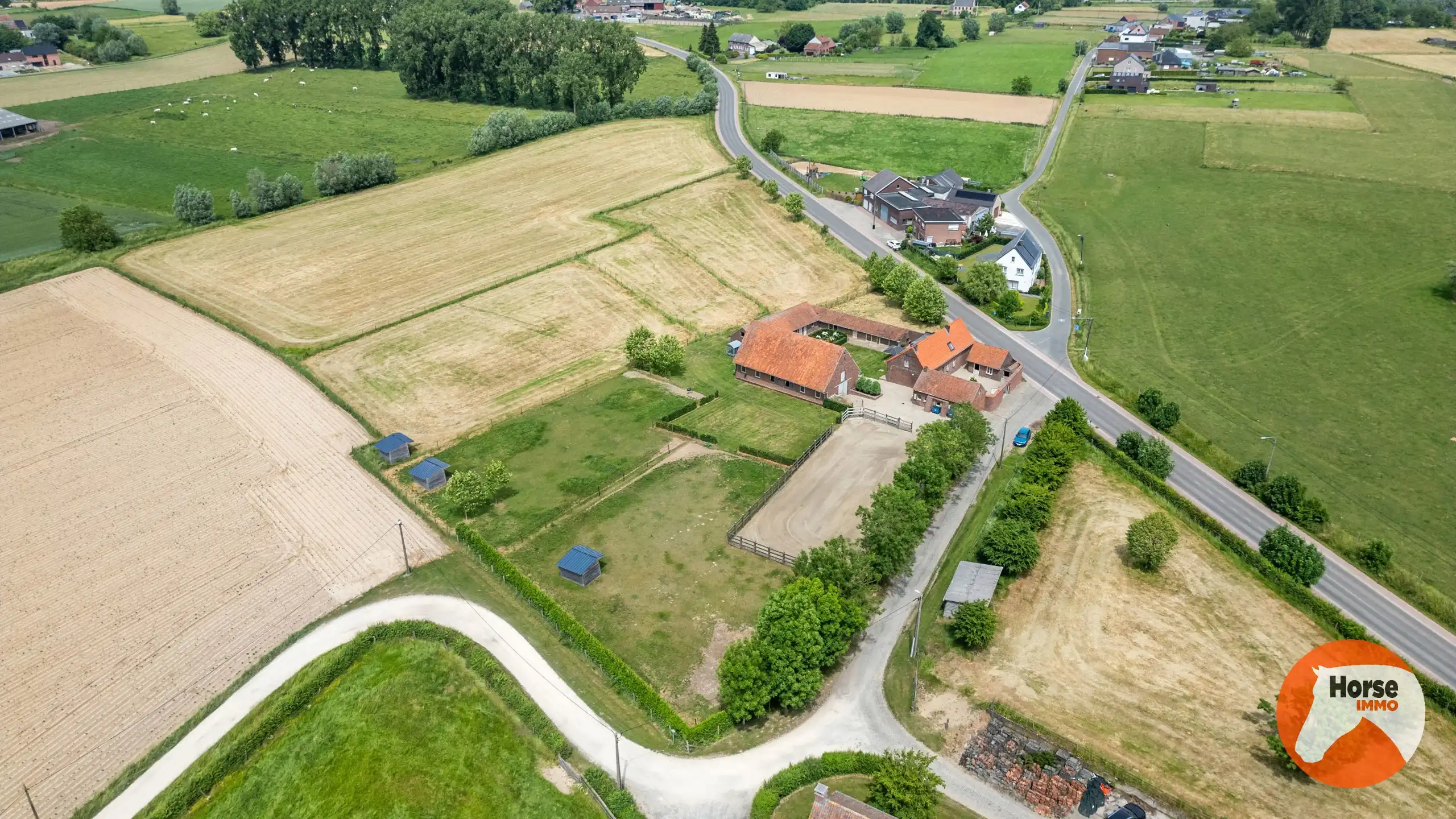 HEIKRUIS - Karaktervolle hoeve met stallen en piste op 1,7ha foto 35