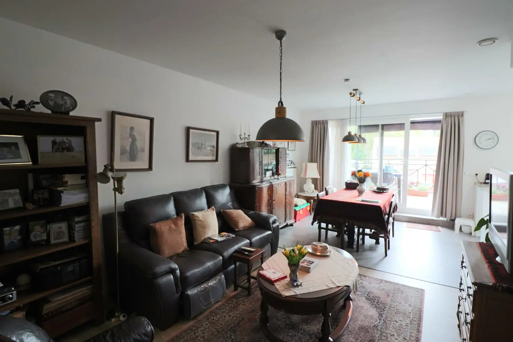 Energiezuinig appartement met lift, terras, autostaanplaats en fietsenberging. foto 3