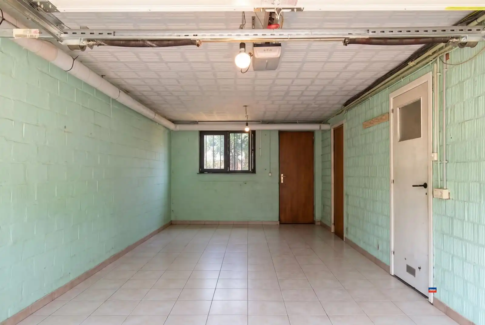 Gerenoveerde woning met 3 slpks, tuin en 2 garages foto 21