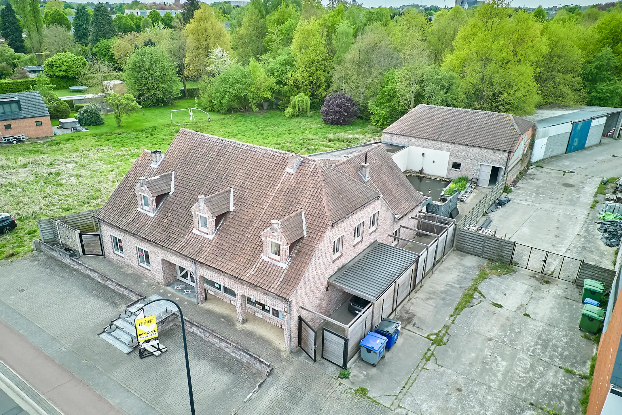 Ruim handelspand met woonst (3slpk)- zwemvijver  - diverse mogelijkheden !  foto 2