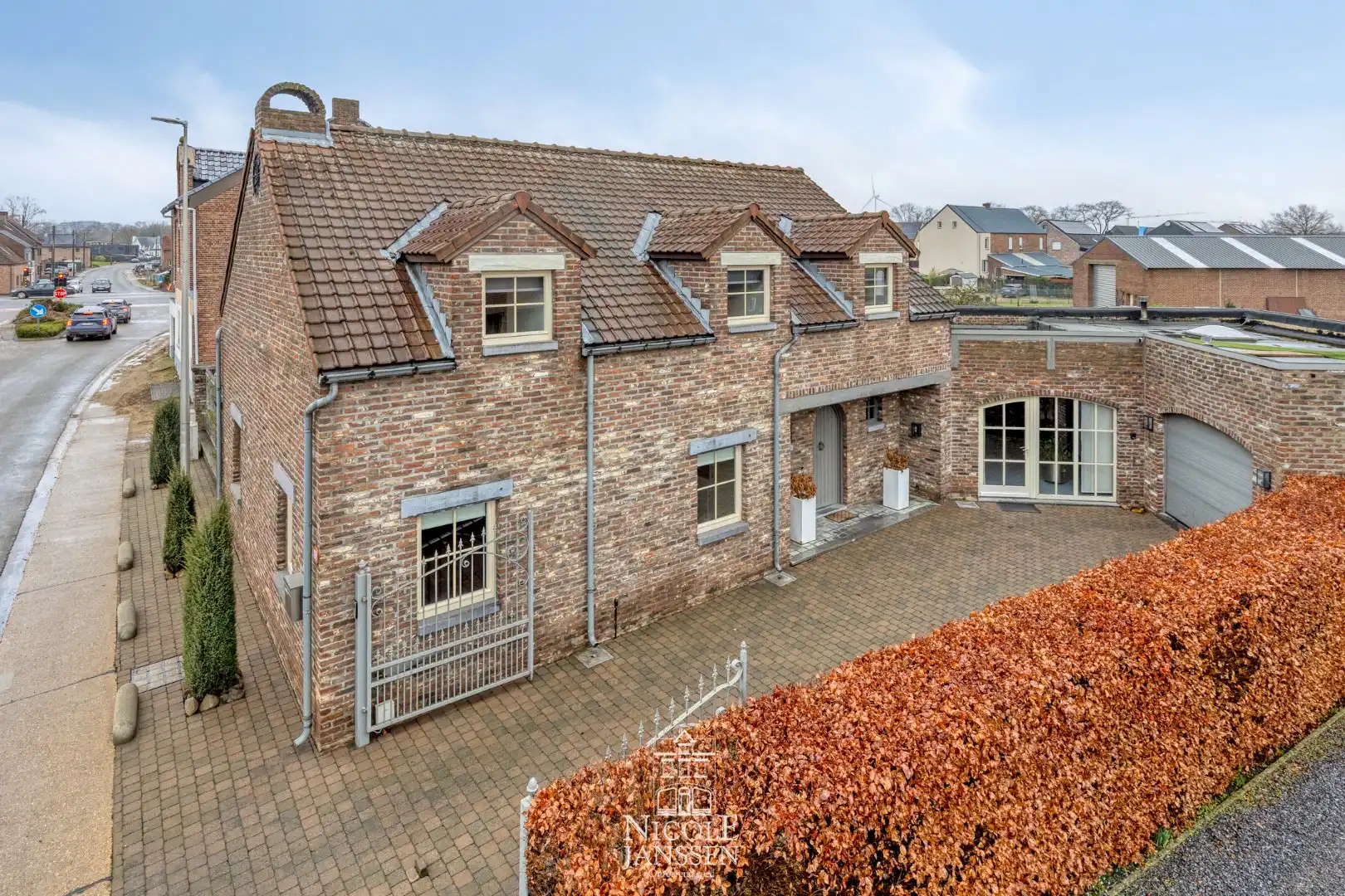 Instapklare gezinswoning foto {{pictureIndex}}