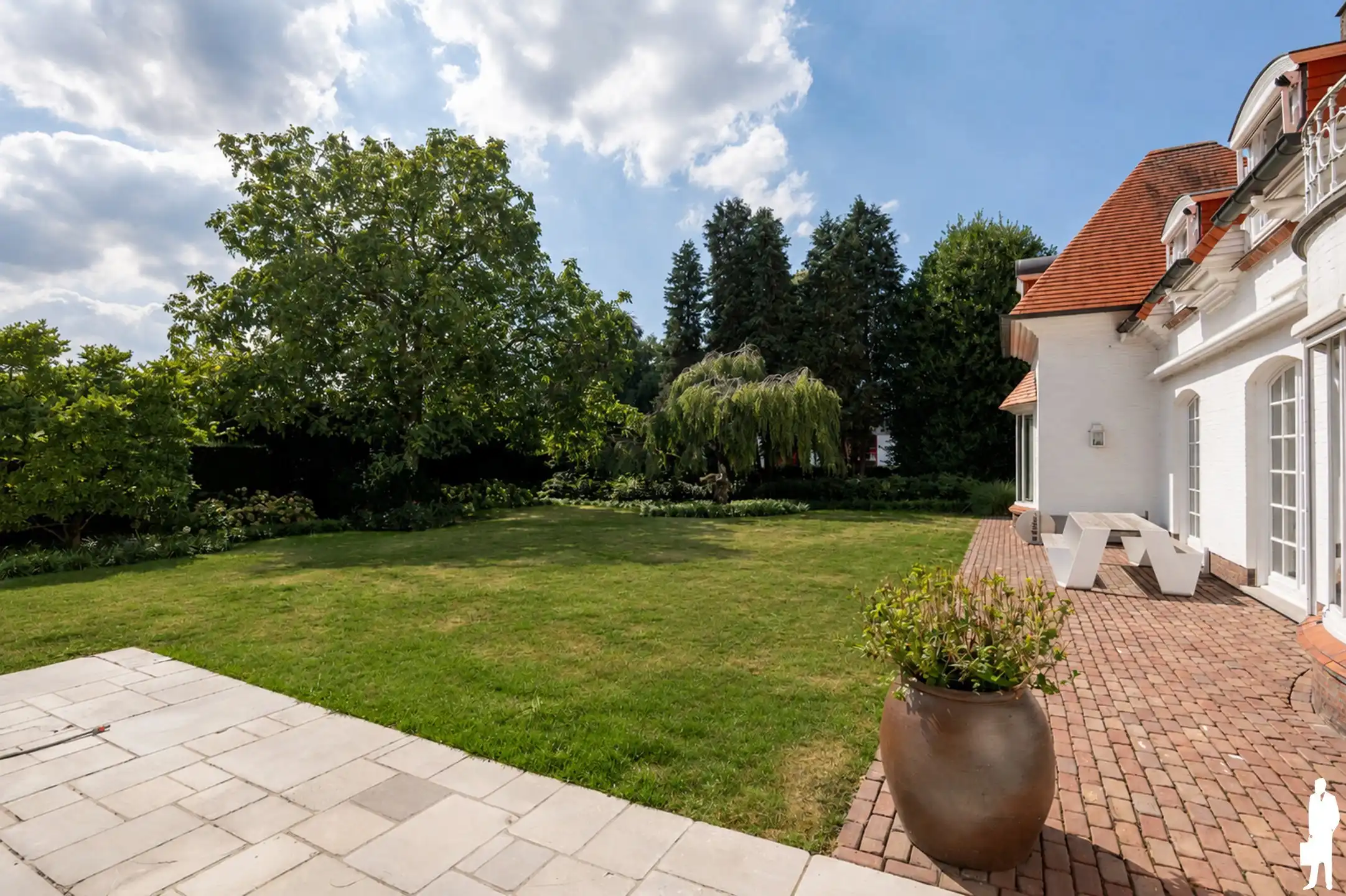 Karaktervolle woning met groene tuin op perceel van 1.405 m² foto 24