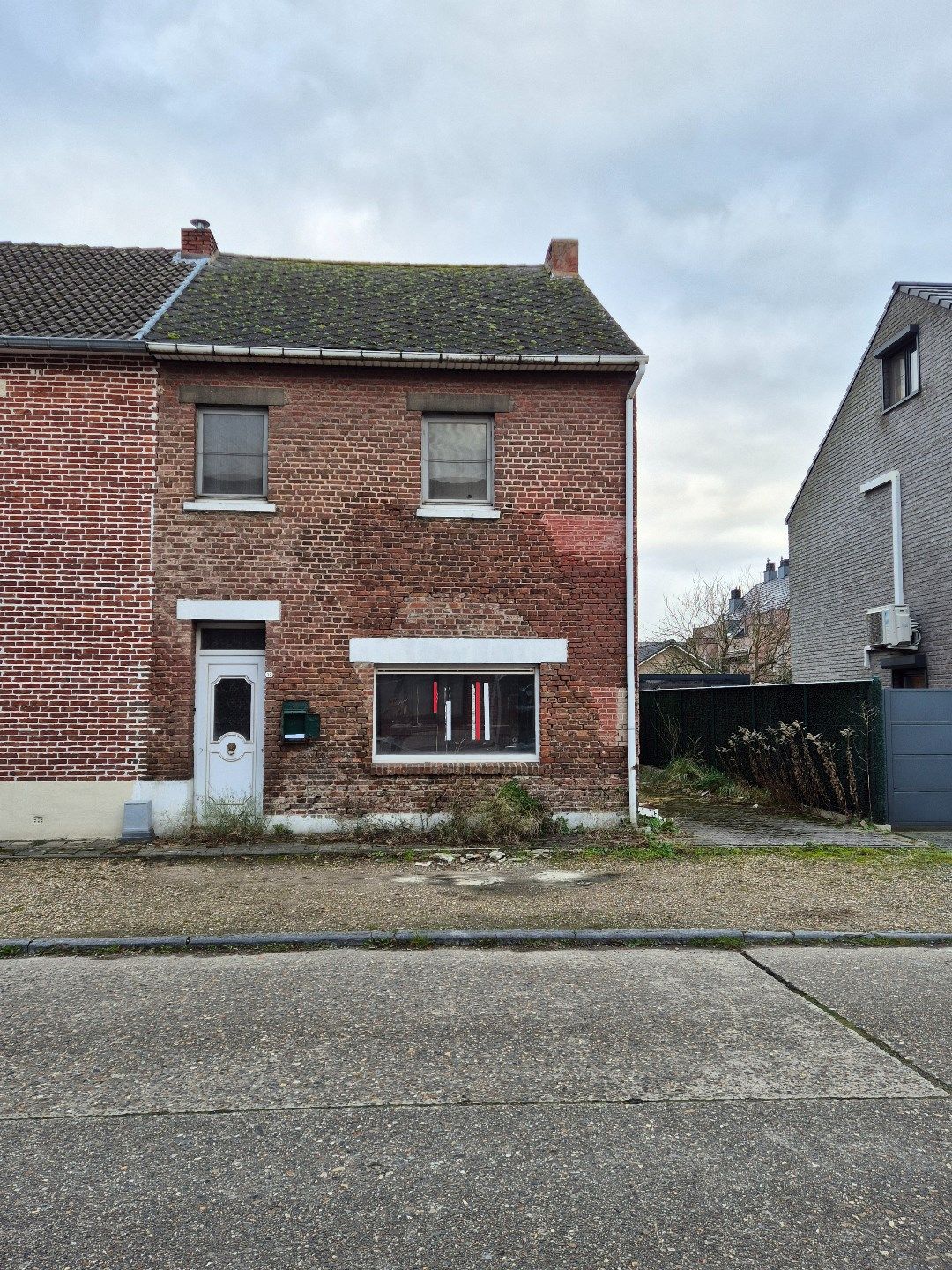 Te renoveren halfopen woning met 3 slaapkamers foto 24