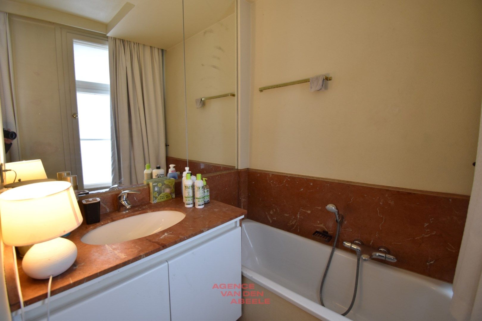 Klassevolle woning met 3 slaapkamers en tuin te Brugge  foto 14