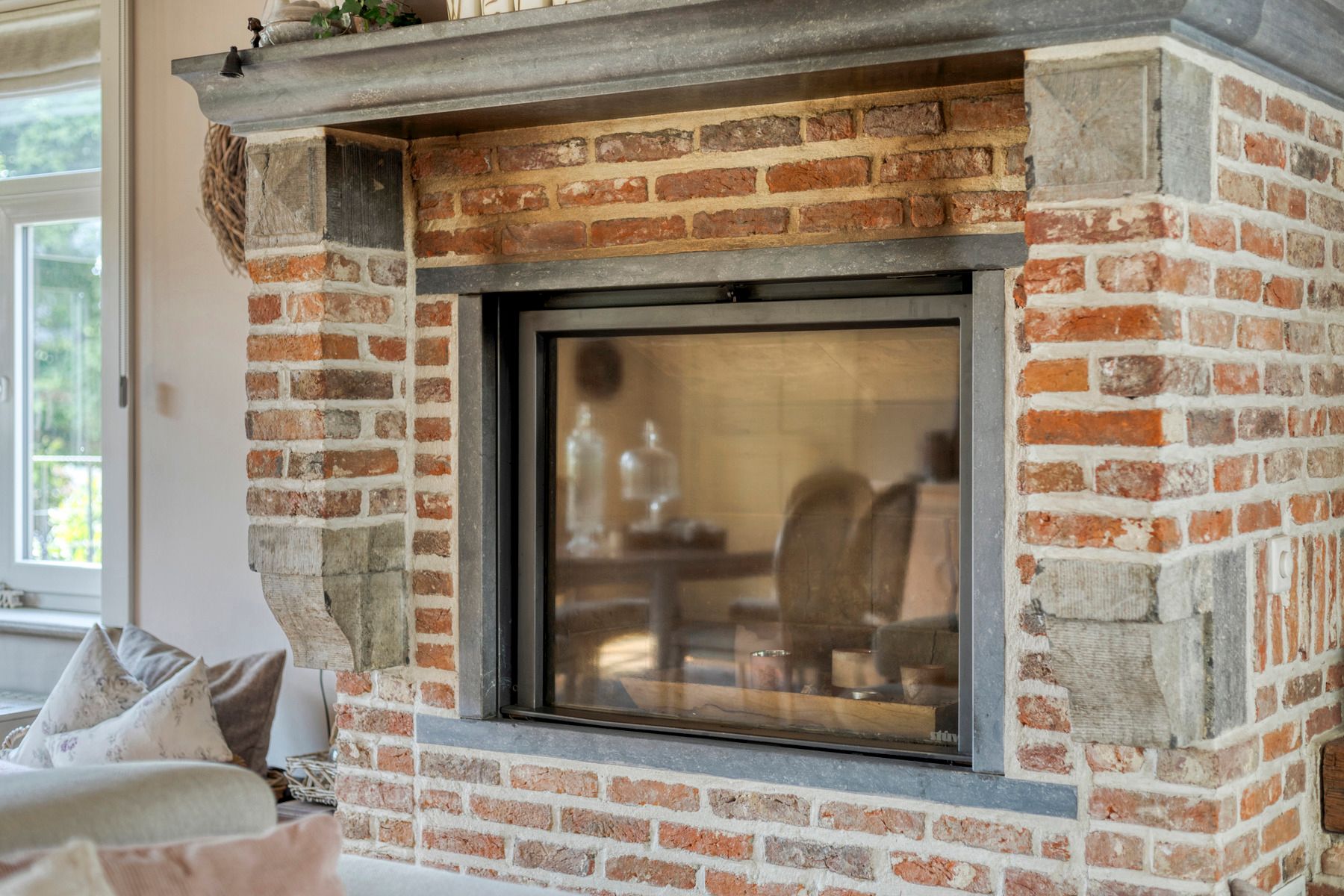 Woning met loods en vrachtwagenparking op toplocatie foto 10