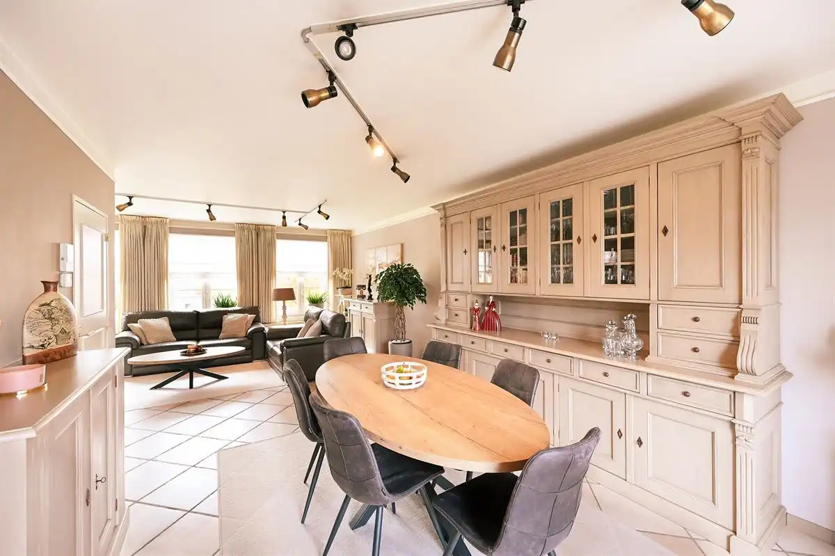 Bel-etage in zeer fijne woonwijk foto 6