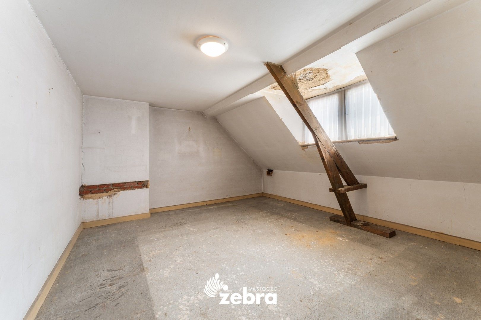 Te renoveren woning met gezellige stadskoer & 5 kamers te centrum Roeselare! foto 18