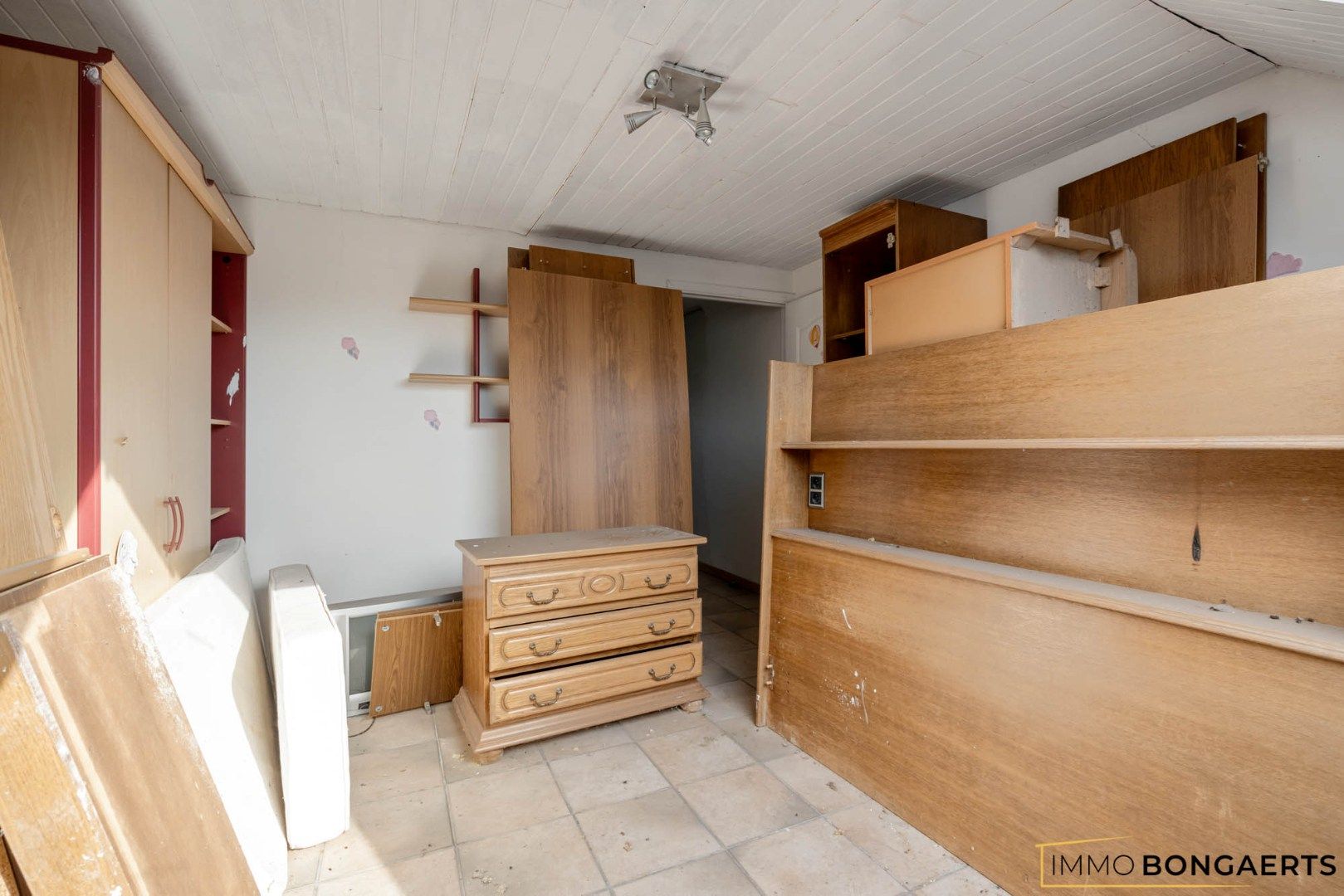 Rustig gelegen te renoveren woning op een uitzonderlijk perceel foto 21