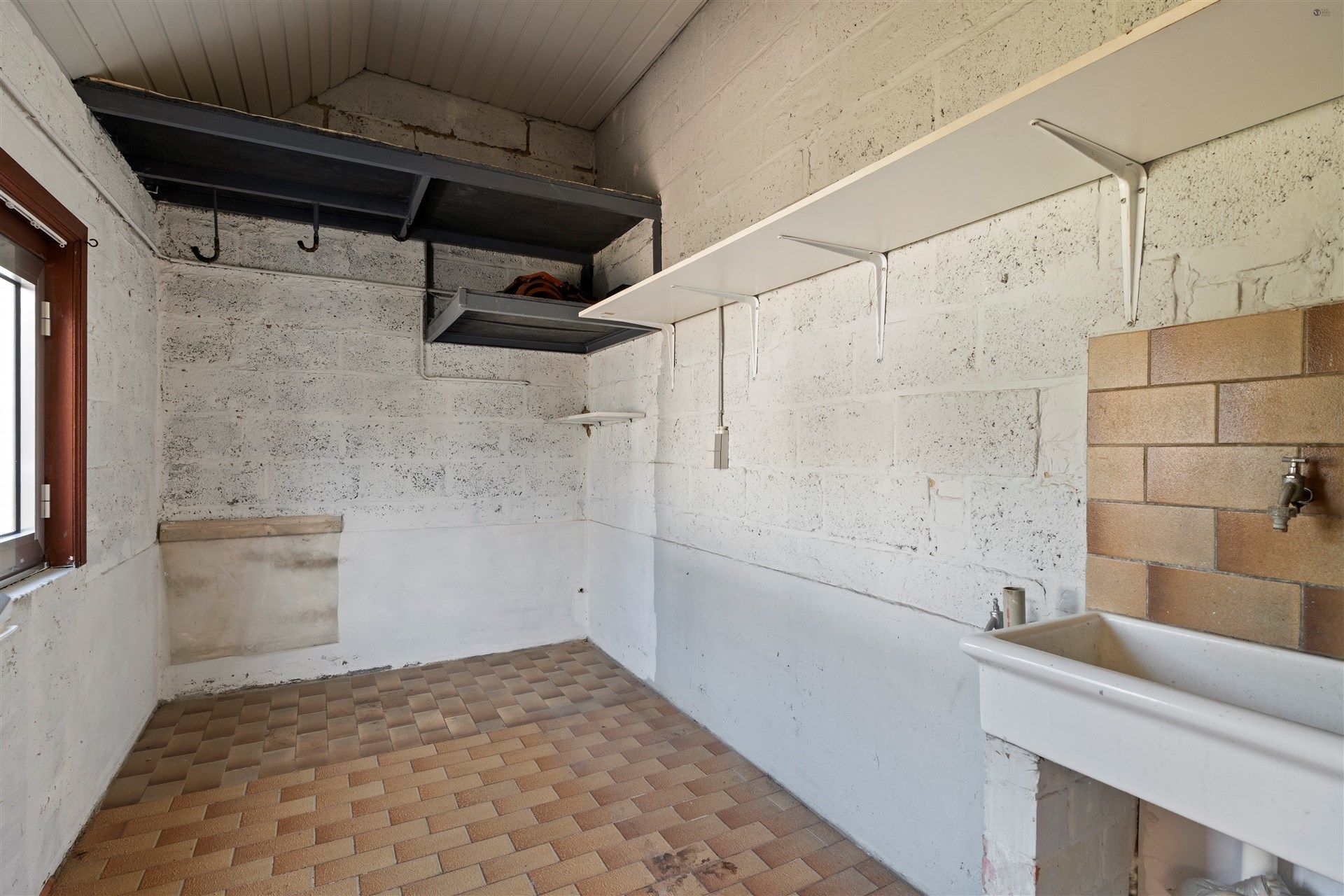 Te renoveren rijwoning op een rustige locatie in Kemzeke foto 10