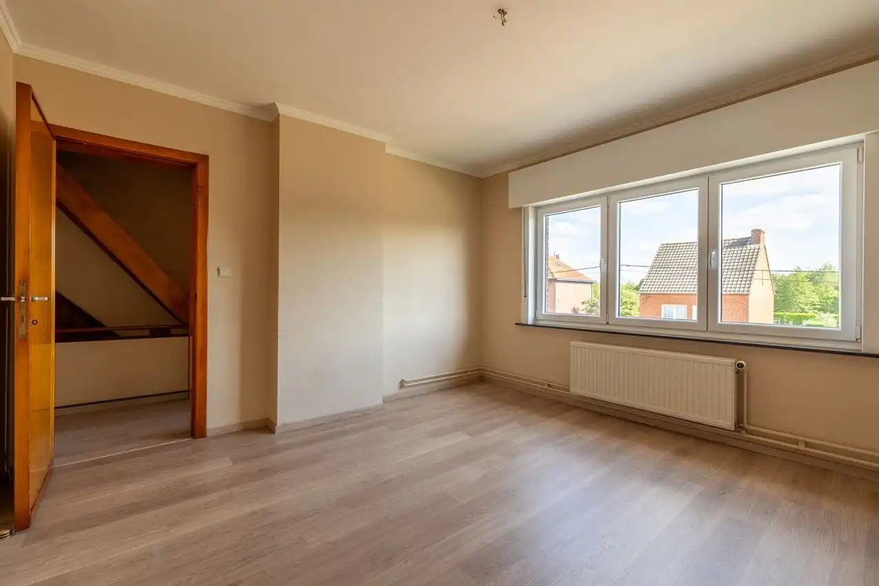 Karaktervolle woning met grote tuin, bijgebouwen en uitbreidbaar zoldervolume op een verrassend diep perceel foto 23