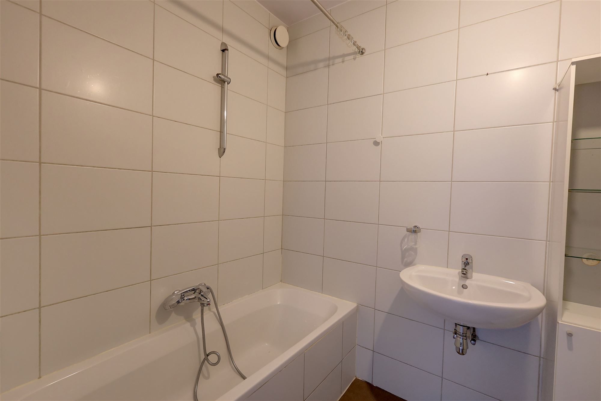 Ruim instapklaar appartement met 2 slaapkamers en 2 badkamers en terras van ca 30 m² foto 11