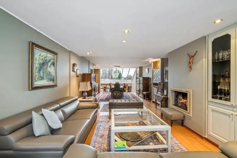 Veelzijdige woning met tuin en uitweg in Eernegem foto 2