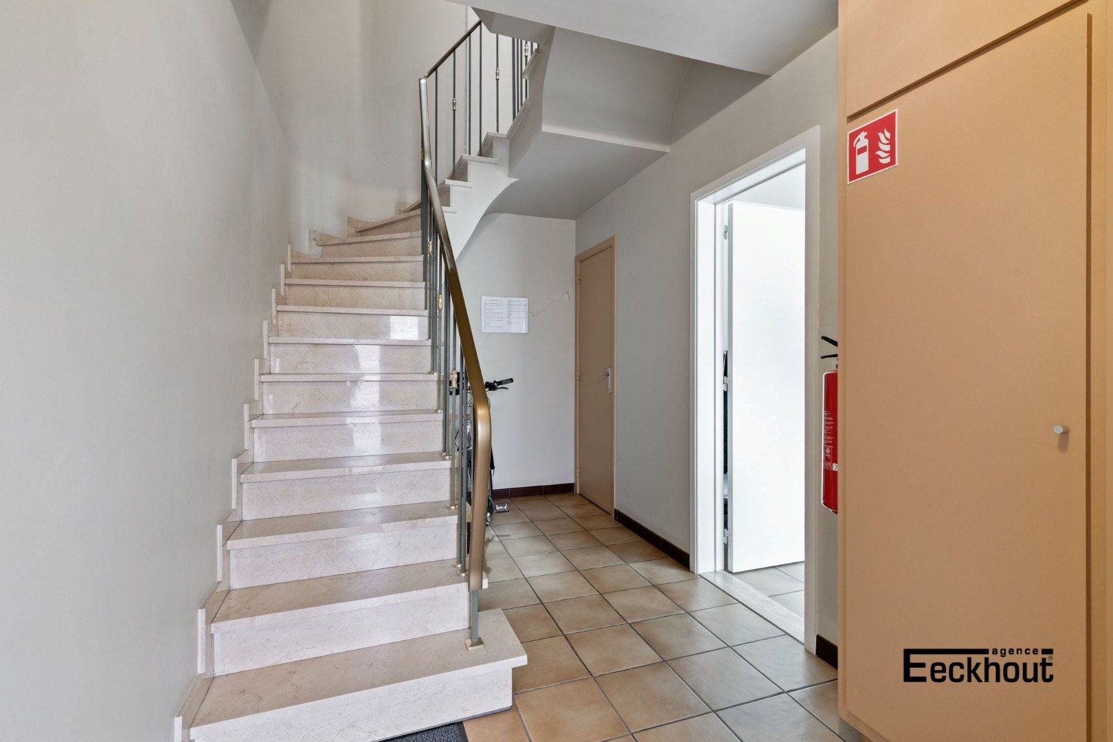 Verzorgde gelijkvloerse studio op wandelafstand van het strand foto 9