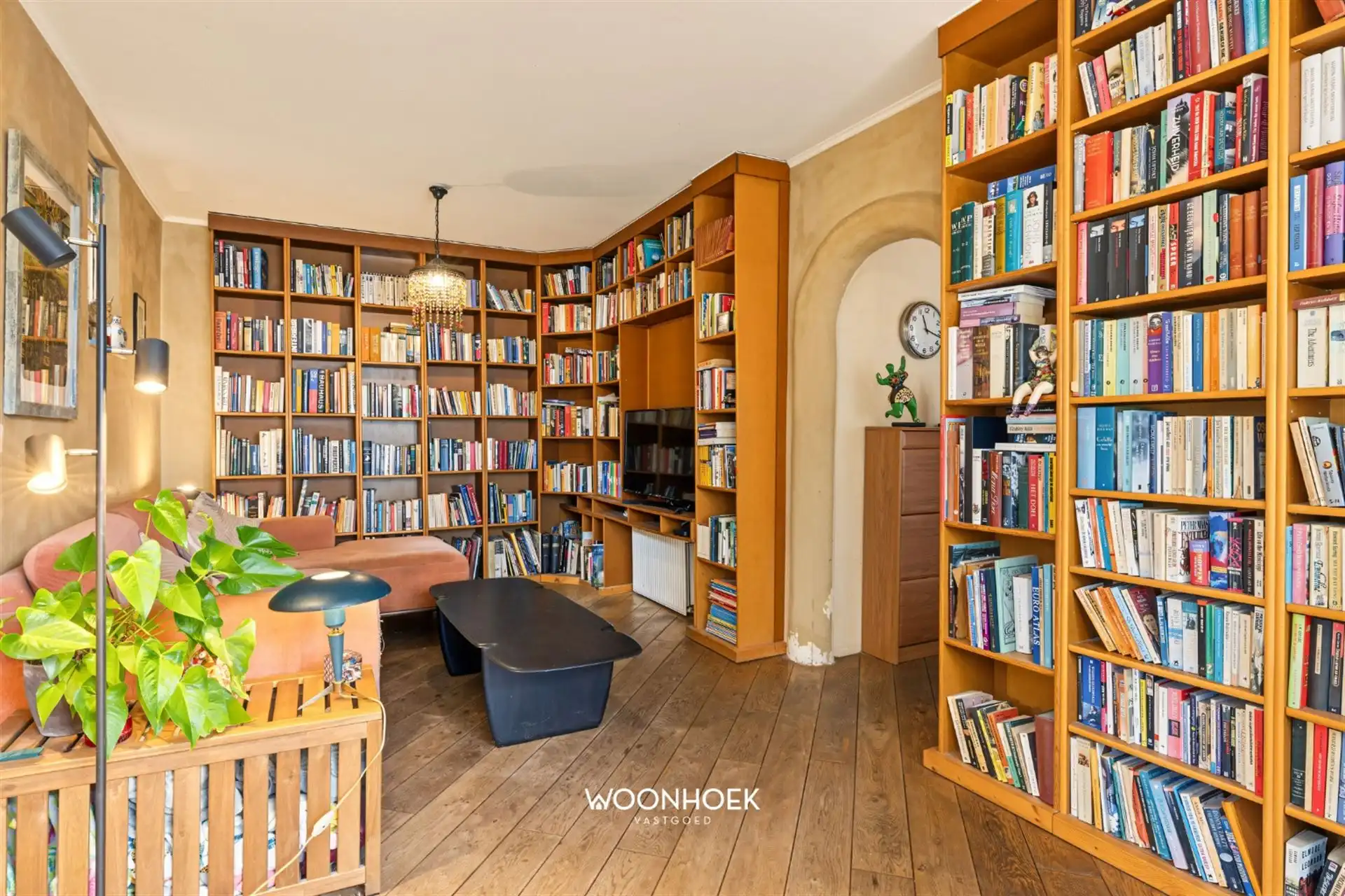 Halfopen bebouwing op een royaal perceel van 1.595 M² foto 10