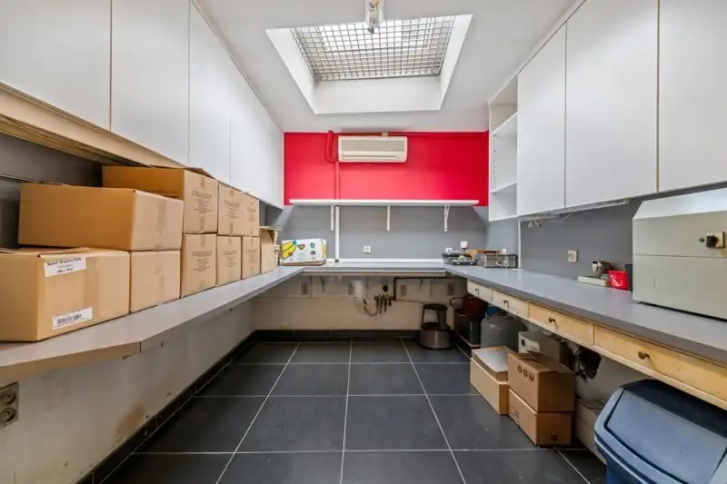 Veelzijdige woning met tuin en uitweg in Eernegem foto 11