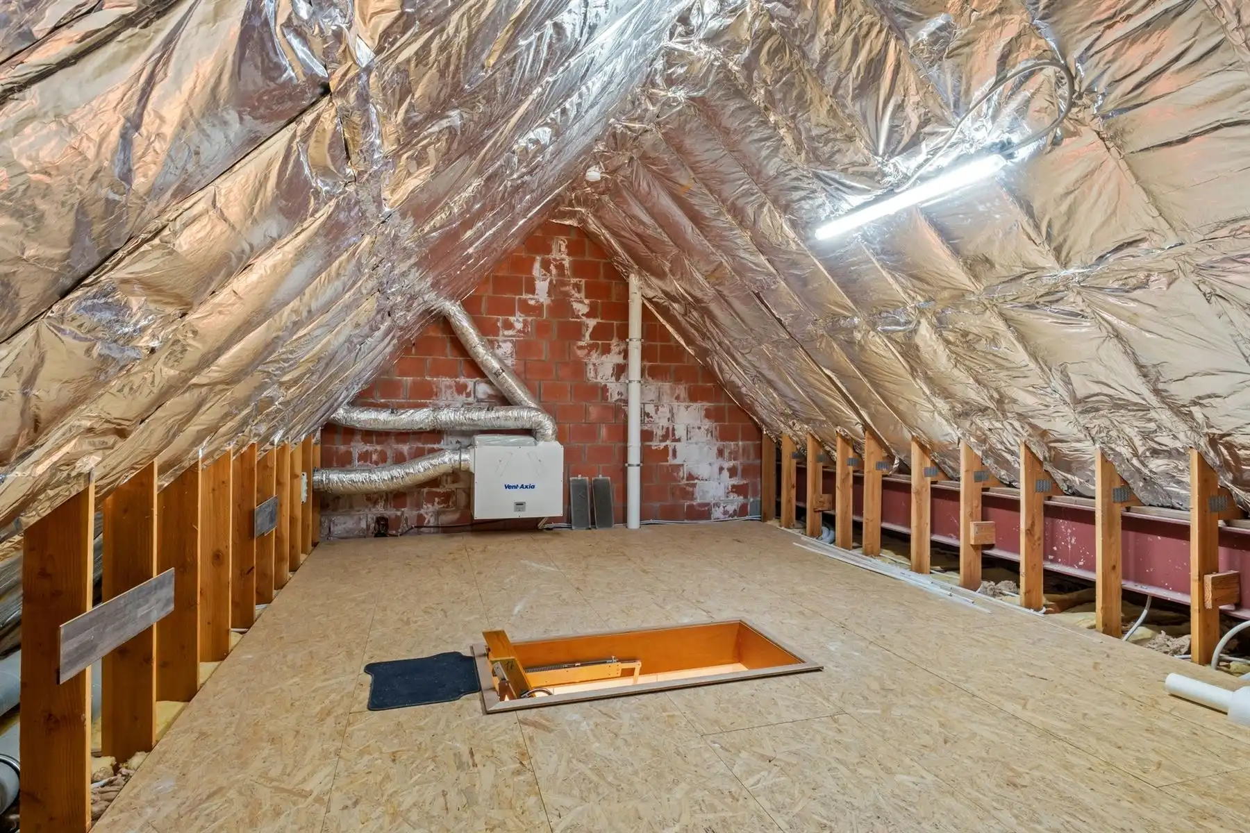 Recente woning met drie ruime slaapkamers en garage foto 13