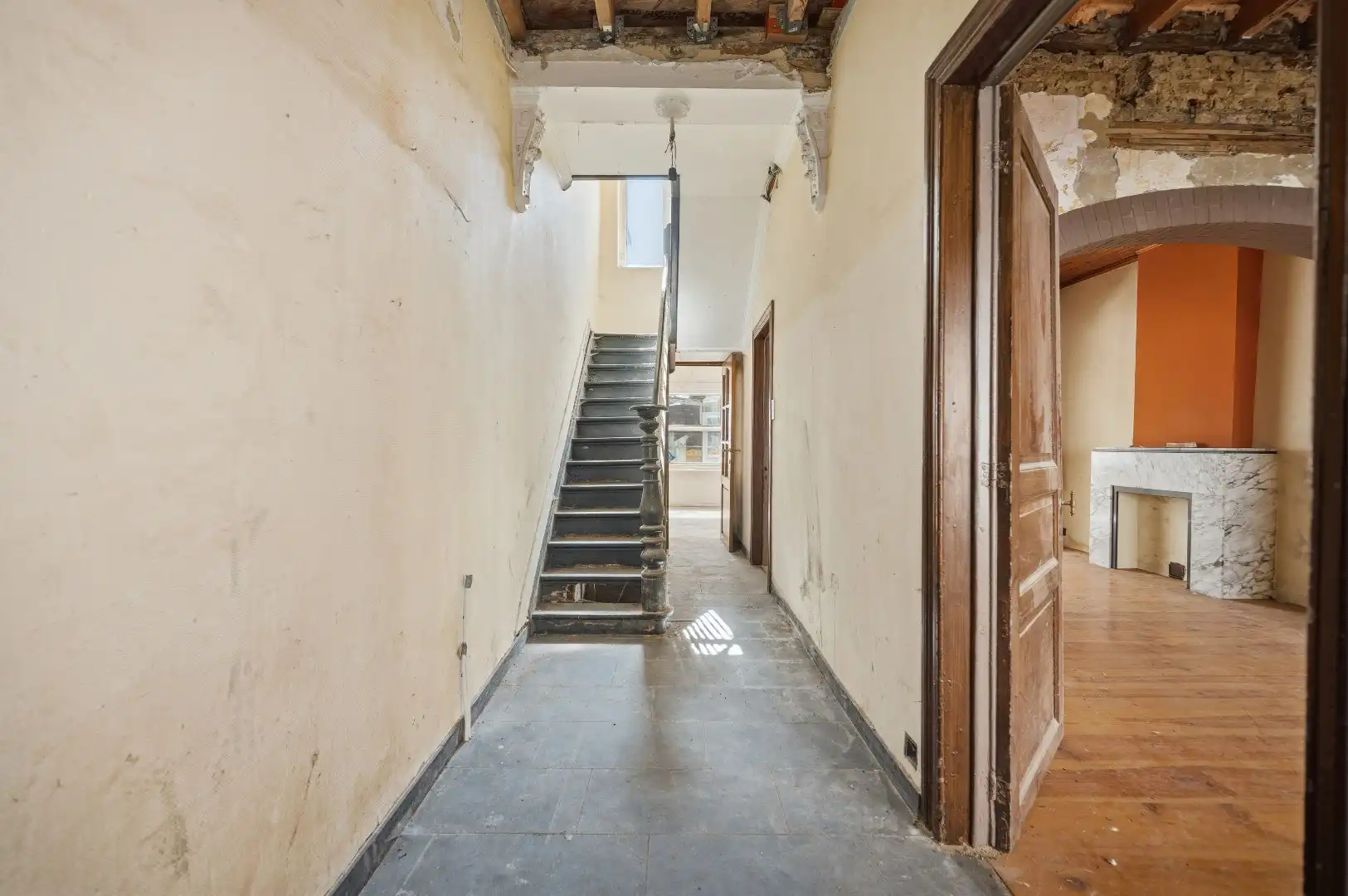Totale renovatie met 5-slaapkamerpotentieel op toplocatie  foto 6