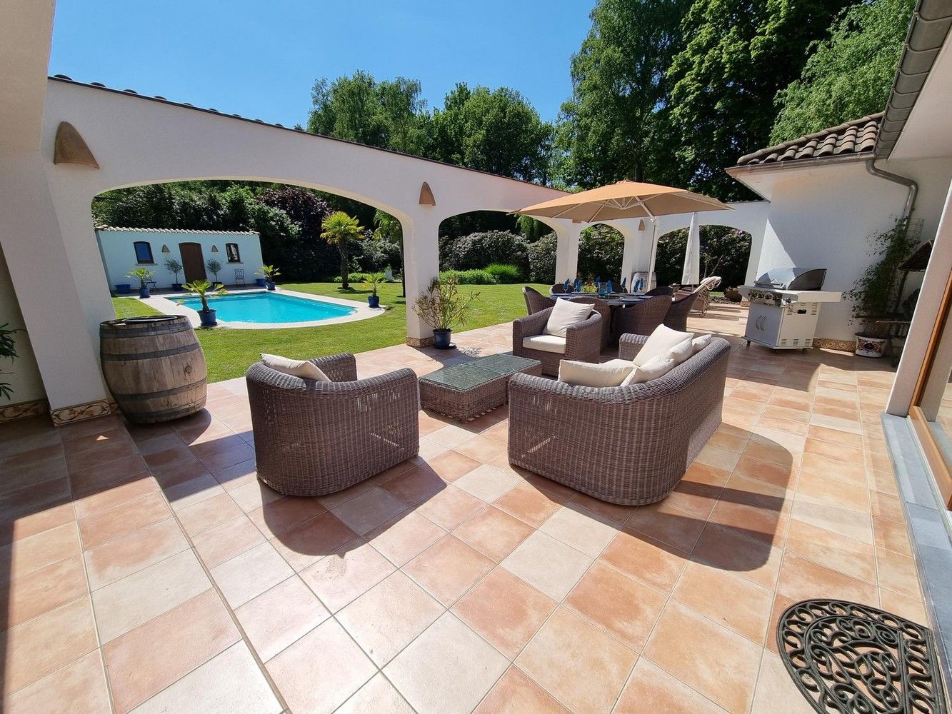 Spaanse villa, zeer rustig gelegen en gekaderd in een mooi verzorgde tuin voorzien van zwembad foto 4