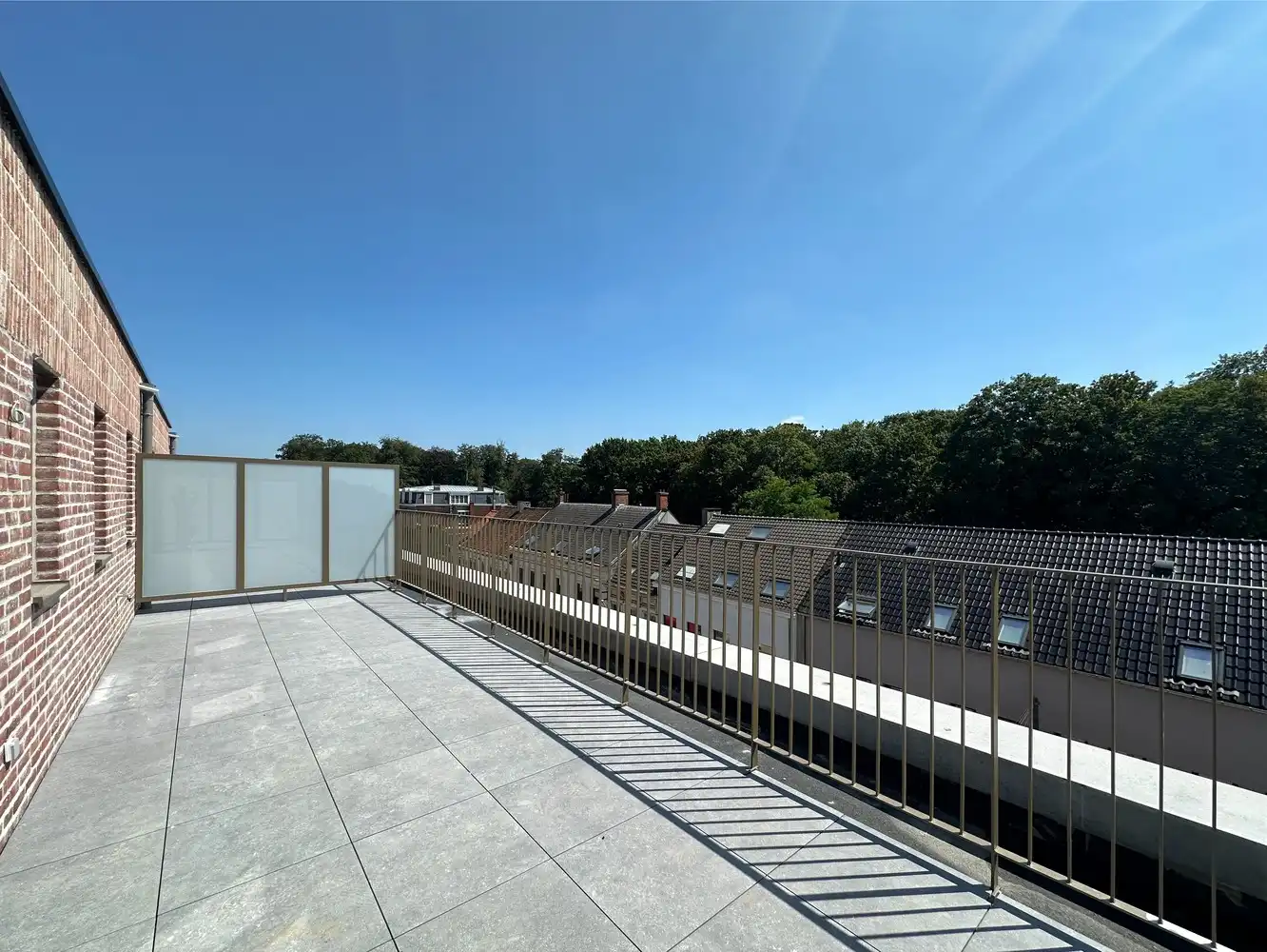 Prachtig nieuwbouwdakappartement met 2 zeer grote terrassen (22 m² + 25 m²) met zicht op Rivierenhof foto 2